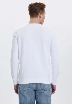 Mountain- Sweater - White -Westmark London 53dda671c67440499332e1744d395000