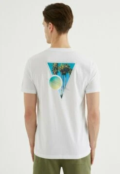 T-Shirt Print - White 6 T-Shirt Print - White -Westmark London 9a197d1a4f294ceea5c32dc9d3339730