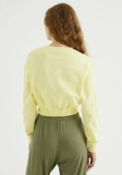 Sweater - French Vanilla -Westmark London b337019480e44f4488463bd07c91f0ba