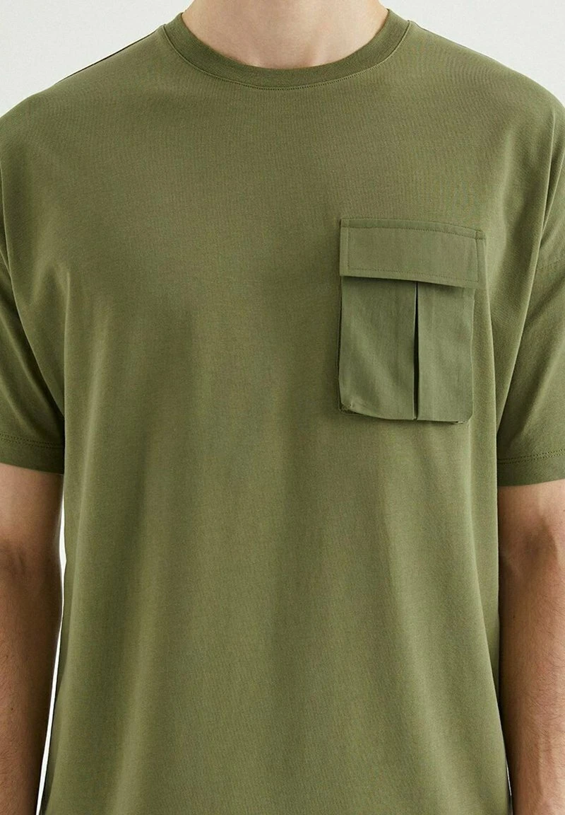 Vital Utility - T-Shirt Basic - Capulet Olive 4 Vital Utility - T-Shirt Basic - Capulet Olive - Afbeelding 4