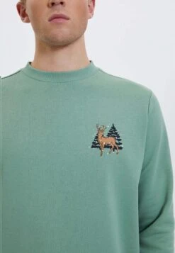 Deer- Sweater - Hedge Green 7 Deer- Sweater - Hedge Green -Westmark London d3b7e38b82b34d86b00cc610662cad07