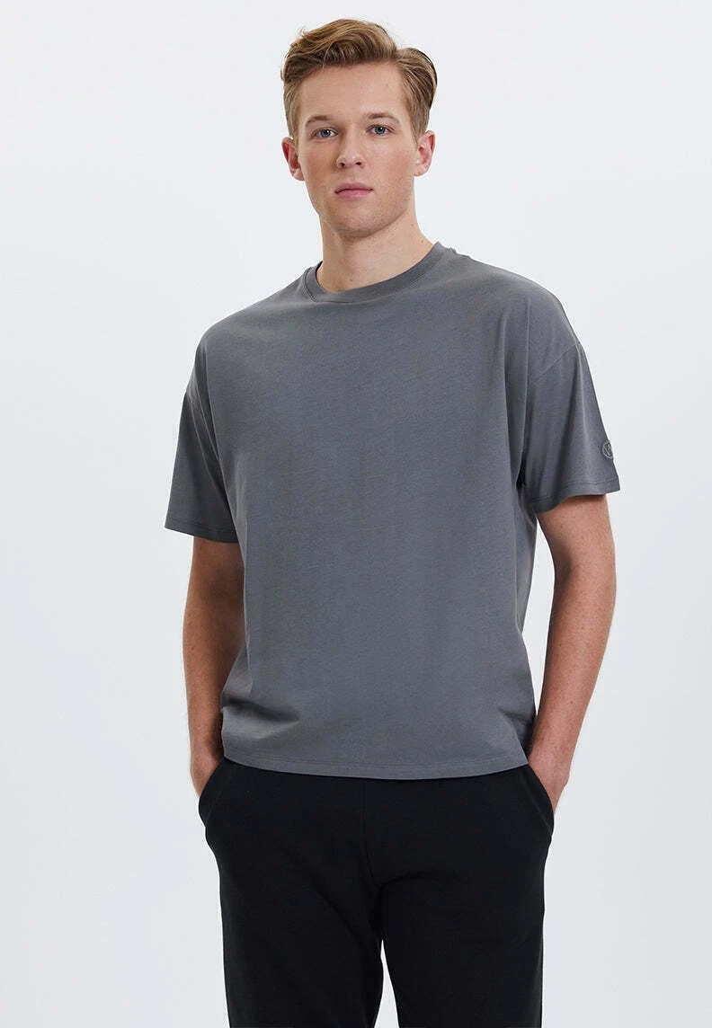 Essentials- T-Shirt Basic - Quiet Shade 1 Essentials- T-Shirt Basic - Quiet Shade